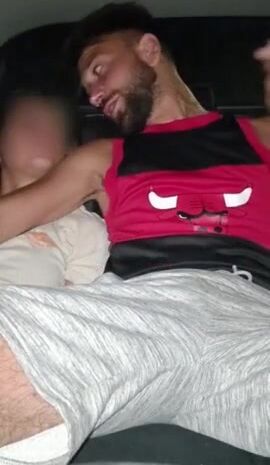 Una sigaretta e una calda scopata in auto