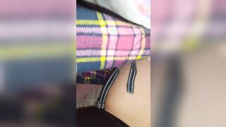 Moglie si masturba la fica pelosa