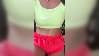 In palestra vogliosa e con la fica bagnata