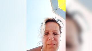 Milf italiana tettona Diretta dalla spiaggia C4