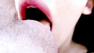 Bocchino amatoriale POV fidanzata che ingoia lo sperma caldo