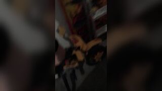 Sveltina in garage con fidanzata