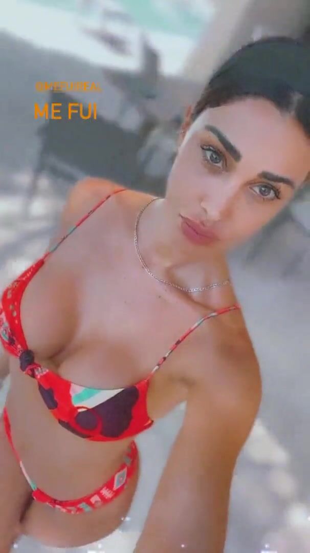 Lo splendido bikini indossato da Belen