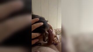 Non può stare un giorno intero senza succhiarlo