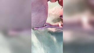 Moglie italiana fa pompini a sconosciuti al mare