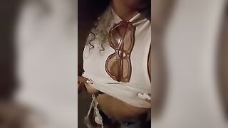 Fidanzata esibizionista scopata nei vicoli di Roma