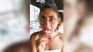 Pompino rinfrescante Succhia il cazzo col gelato