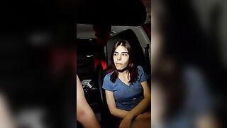 Live in macchina con la fidanzata Flash tette e pisciata in pubblico