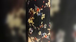 Gioco sul suo cazzo coi miei piedini e poi mi faccio scopare