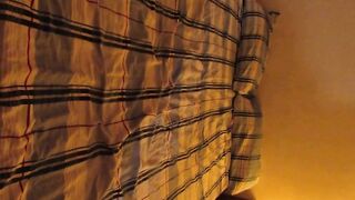 Filmino fidanzata che mostra il suo bel culone