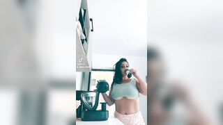 Sara Piras barista tettona sarda