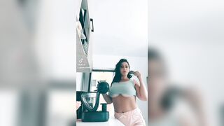 Sara Piras barista tettona sarda