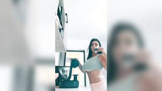 Sara Piras barista tettona sarda