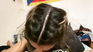 Studentessa bionda spompina il cazzo