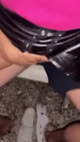 Siamo cosi eccitati che scopiamo all'aperto