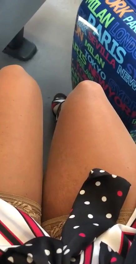 Viaggio in treno in autoreggenti