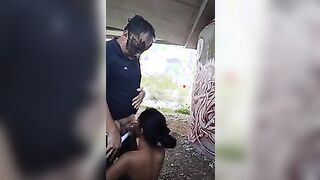 Maturo si fa succhiare il cazzo da 18 enne all'aperto Diretta C4