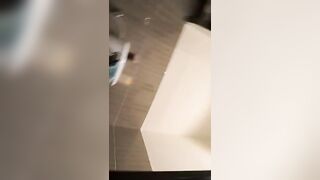 Scopata nel bagno della spiaggia coppia italiana