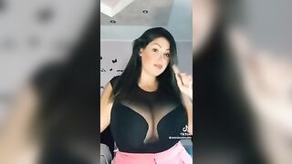 Tettona esagerata TikTok