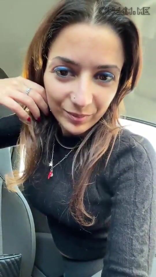Lauratop ragazza gnocca romana Diretta in auto in leggings
