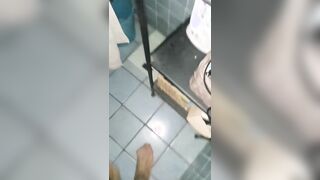 Dopo una pisciata ci vuole il cazzo