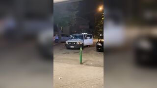 Morena Capoccia si fa toccare sotto la gonn da una amica