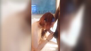 Il cornuto del mio ragazzo mi riprende che faccio un pompino a black