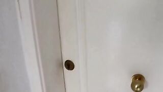 Milf italiana inculata dal corriere dotato