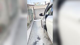 I tacchi alti mettono il sedere su un piedistallo