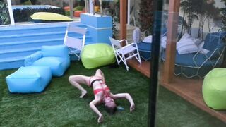 Nikita in spaccata GF VIP 2022