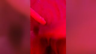 Teen italiana si masturba col vibratore Of