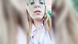 Upskirt in pubblico in Minigonna e Autoreggenti