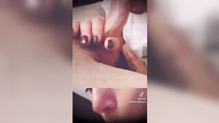 Morettina succhia il cazzo con passione