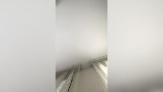 LO VOGLIO IN BOCCA - Troietta italiana con la fica pelosa si masturba con dildo