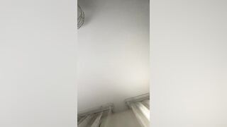 LO VOGLIO IN BOCCA - Troietta italiana con la fica pelosa si masturba con dildo