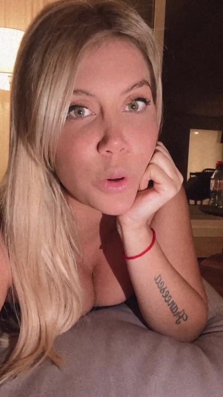 Wanda Nara mostra il suo bel culetto