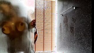 Sveltina nella doccia coppia italiana