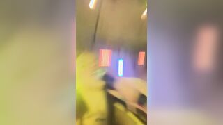 Grelmosss senza slip in discoteca