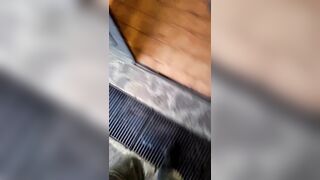 MILF esibizionista fa la troia in casa