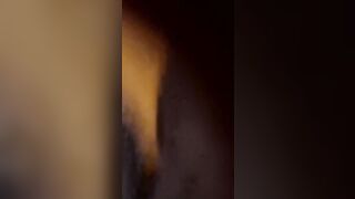 MILF esibizionista fa la troia in casa