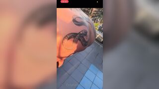 Psycho balla nuda sul balcone OF