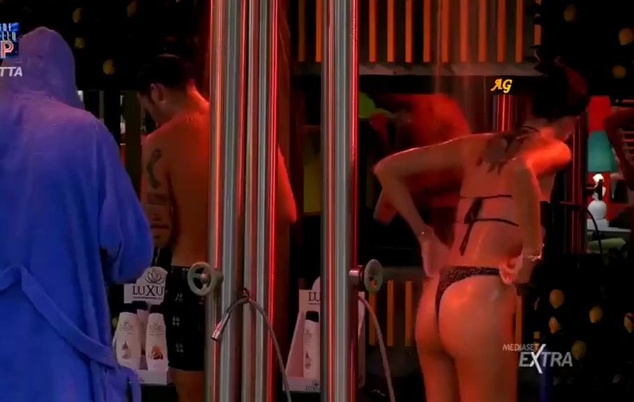 La sexy doccia di Sofia Giaele al Grande Fratello Vip