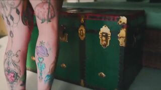 Vera ragazza italiana tatuata fica