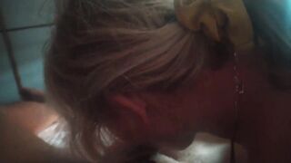 Moglie assapora il cazzo