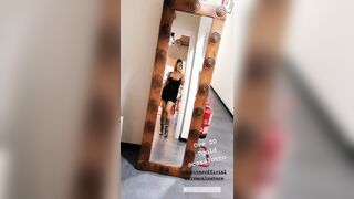 Sheila sexy selfie allo specchio