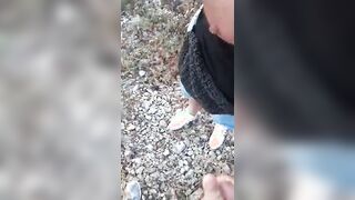 MILF italiana tettona lo succhia in pubblico