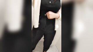 Nel bagno dell'ufficio