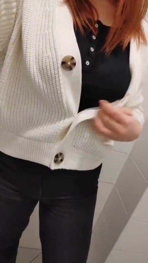 Nel bagno dell'ufficio