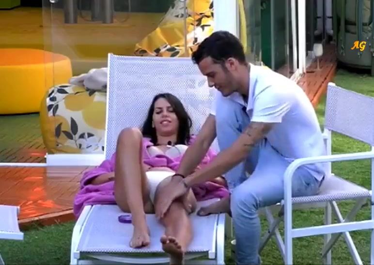 Massaggi e relax per la divina Antonella Fiordelisi al Grande Fratello Vip