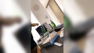 Giorgia in topless in cucina OF